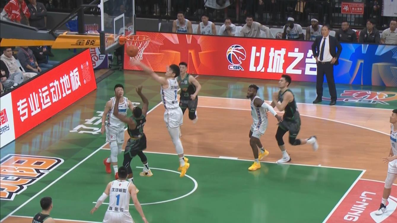 曾凡博釘板血帽弗格上籃 本場個人第6個蓋帽！